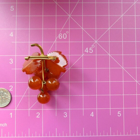 ✨🍇🧡 Vintage Amber Bunch of Grapes Brooch - Picture 11 of 12